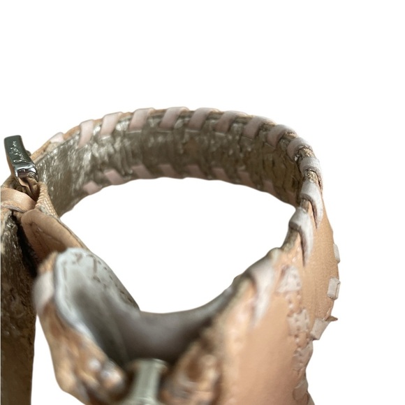 Sam Edelman Tan and Cream Sandals with Criss-Cross Design - Picture 3 of 4